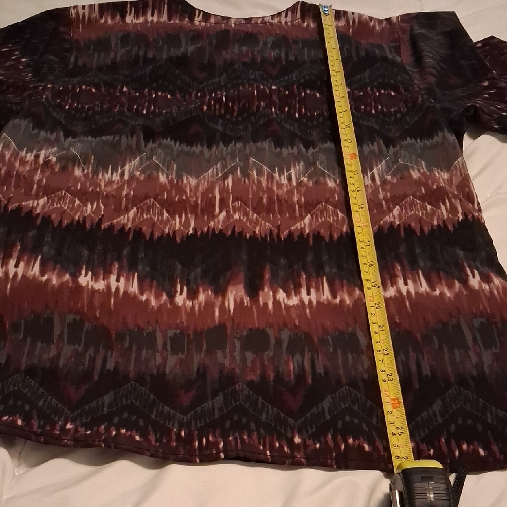 Patterned V-Neck Top - image 5